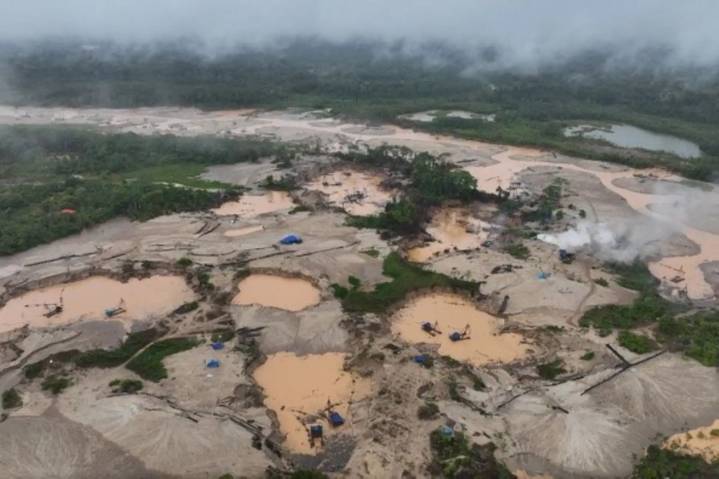 El 94% de peruanos vincula corrupción con economías ilícitas, según encuesta de Proética