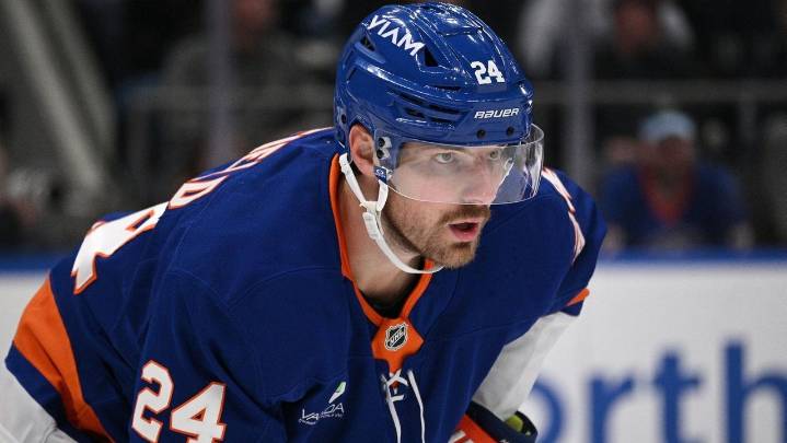 Islanders' Scott Mayfield, teammates don't hesitate to stand up for each other