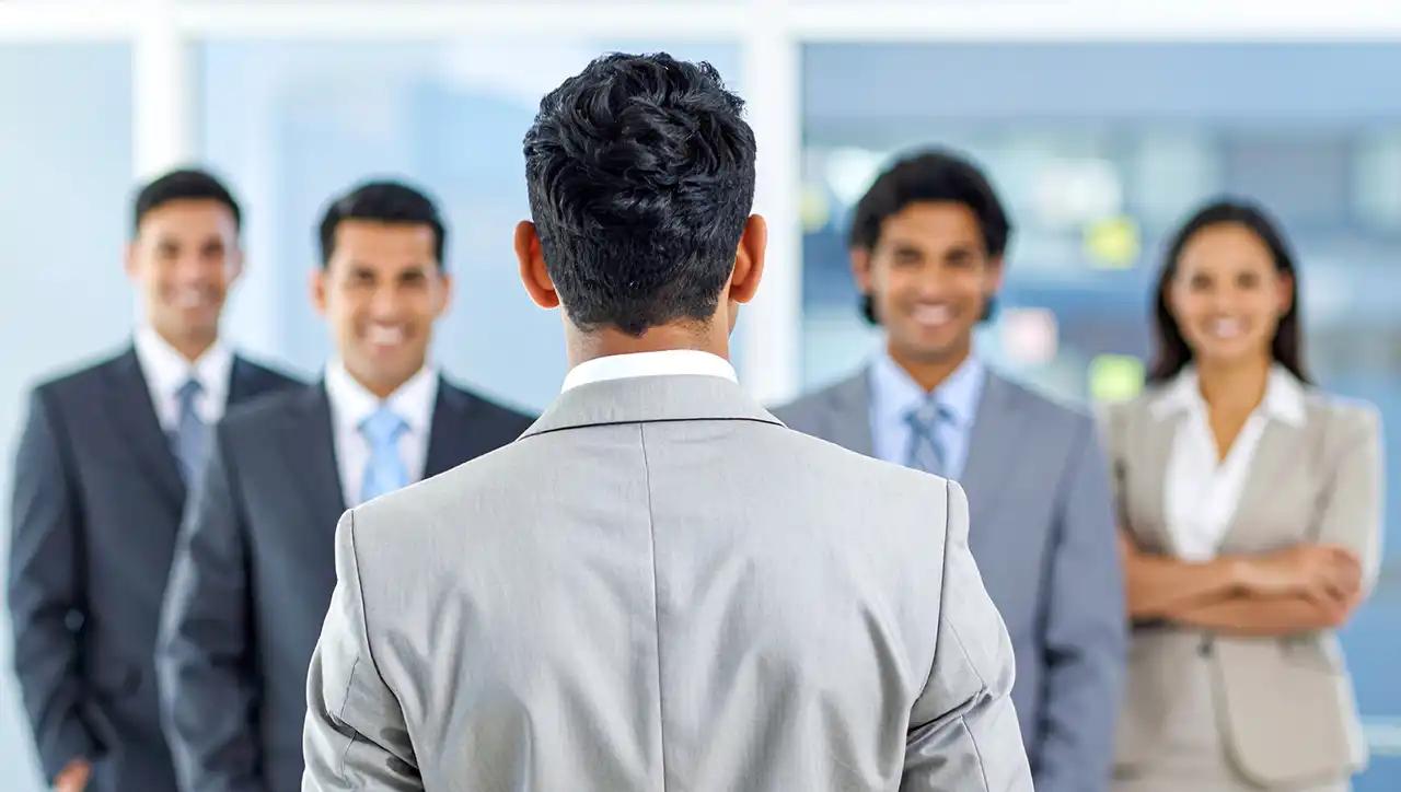 Servir para liderar: el principio que convierte autoridad en legado