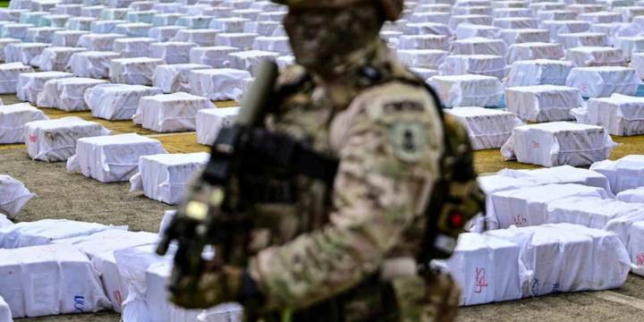 Del terrorismo a la globalización: historiador abordó los cambios del narcotráfico desde la muerte de Pablo Escobar