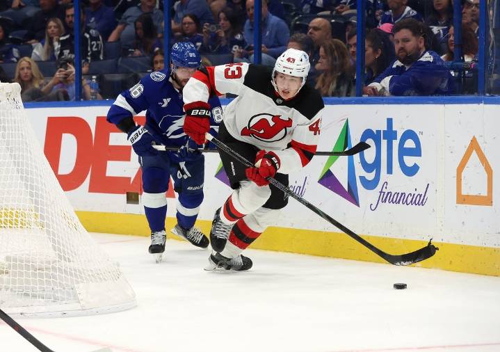 Deadspin | Devils, Lightning battle to build on skid-snapping wins