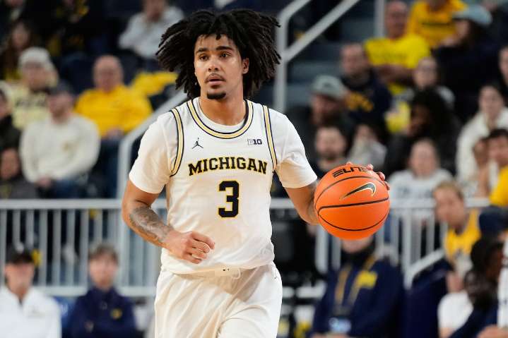 Michigan basketball climbs near top of AP Top 25 poll