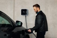 España ya vende más coches eléctricos e híbridos enchufables que gasolina. Con un (gran) asterisco