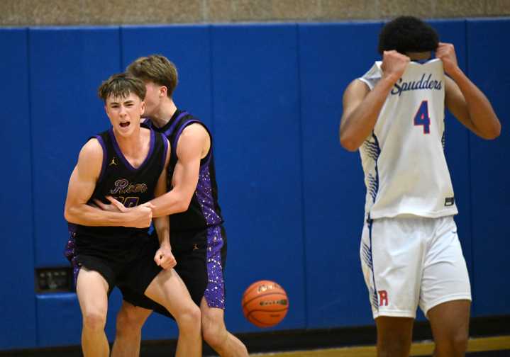 New-look Columbia River boys get back in the win column with 69