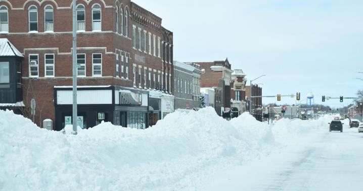 Digging out: Snow wallops Iowa over holiday weekend