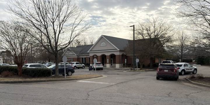 Chesterfield police investigating bank robbery