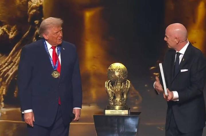 Gianni Infantino le entrega a Donald Trump el Premio FIFA de la Paz