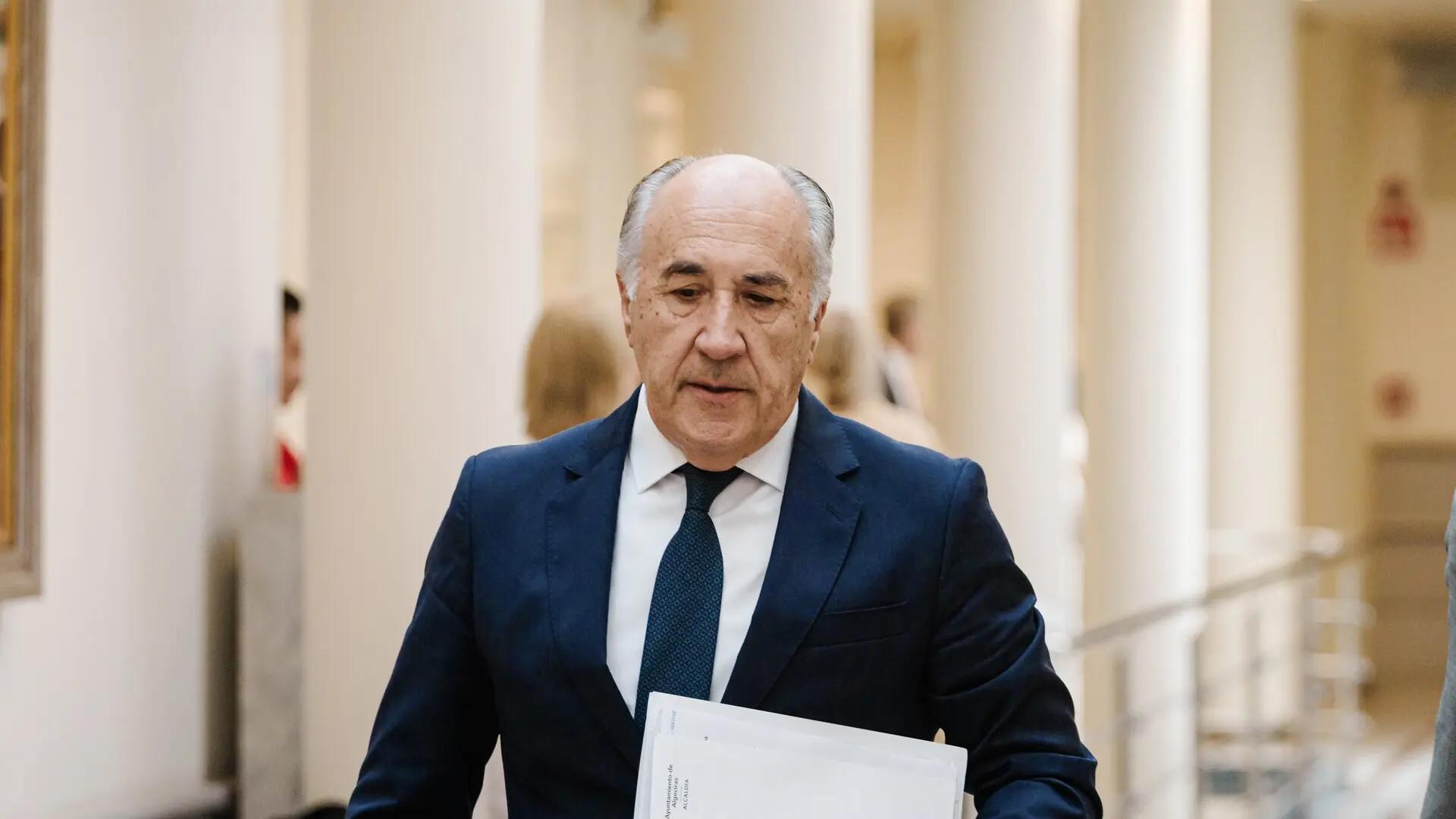 El alcalde de Algeciras renuncia a su militancia en el PP tras las denuncias por acoso sexual, pero se mantiene en el cargo