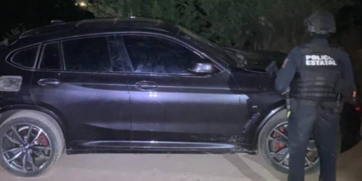 Aseguran camioneta de alta gama con 7 cargadores para fusil en Bachigualatillo, Navolato