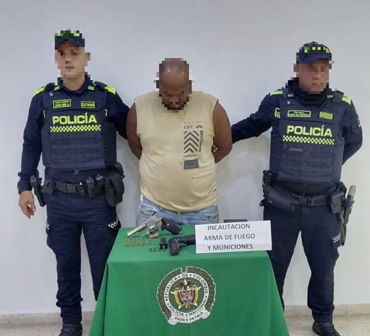 Capturan a ‘El Calvo’, con dos armas de fuego en una moto