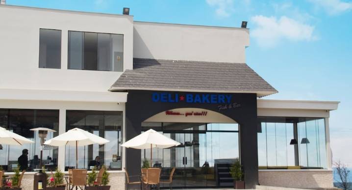 Restaurante y cafetería Delibakery negocia nuevo local en centro comercial y afina su salida al exterior para 2026