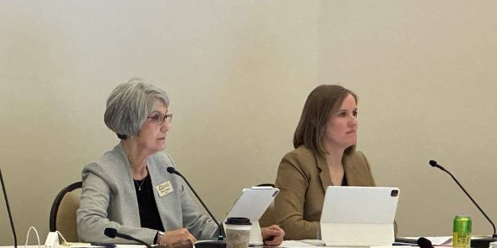 Iowa Board of Regents leadership to step down