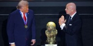 Donald Trump recibe el primer Premio de la Paz de la FIFA