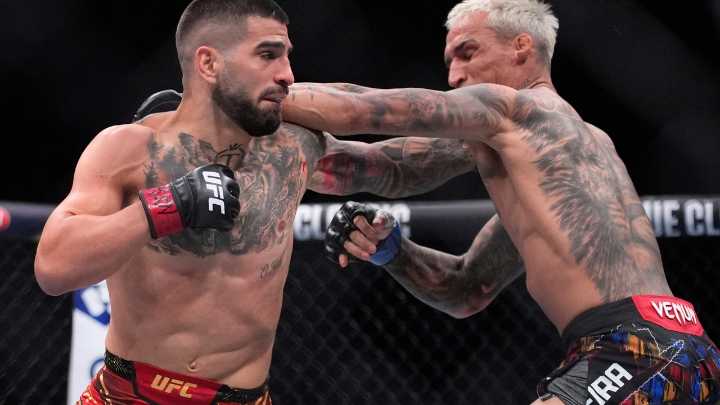 Ilia Topuria, nominado al KO del año: así fue su brutal victoria ante Charles Oliveira