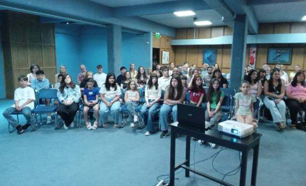 English Time Institute entregó certificados a sus alumnos egresados