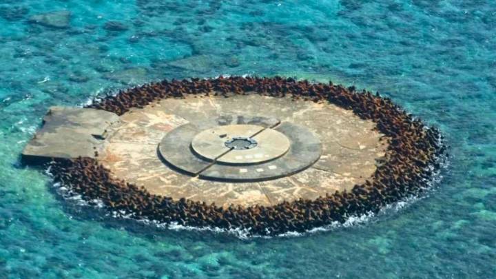 La pequeña roca en medio del mar en la que se invierten millones: esta es la razón