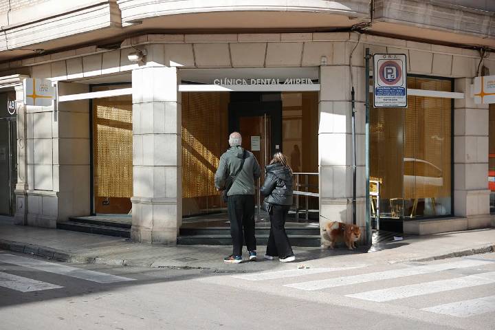 Detienen al anestesista que atendió a la niña de seis años fallecida en una clínica dental de Alzira