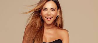 Carolina Gaitán deslumbra en lanzamiento de nueva serie internacional.