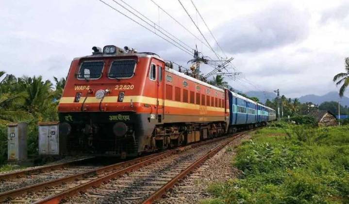 SCR to run three special trains today to clear weekend rush