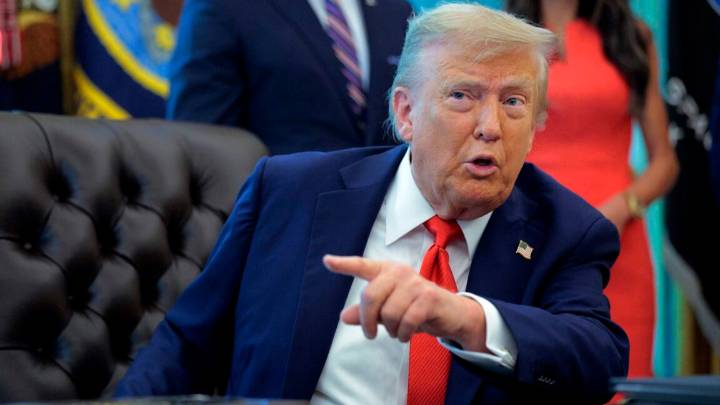 Trump tries to block state AI laws himself after Congress decided not to