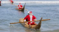 Huanchaco: Pescadores se visten de Papá Noel y regalan paseos en caballito de totora (FOTOS)