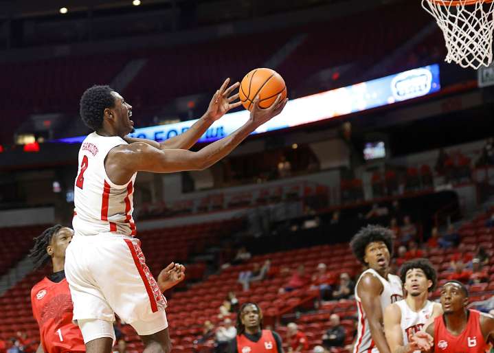 Emmanuel Stephen, Kimani Hamilton rally UNLV to 75