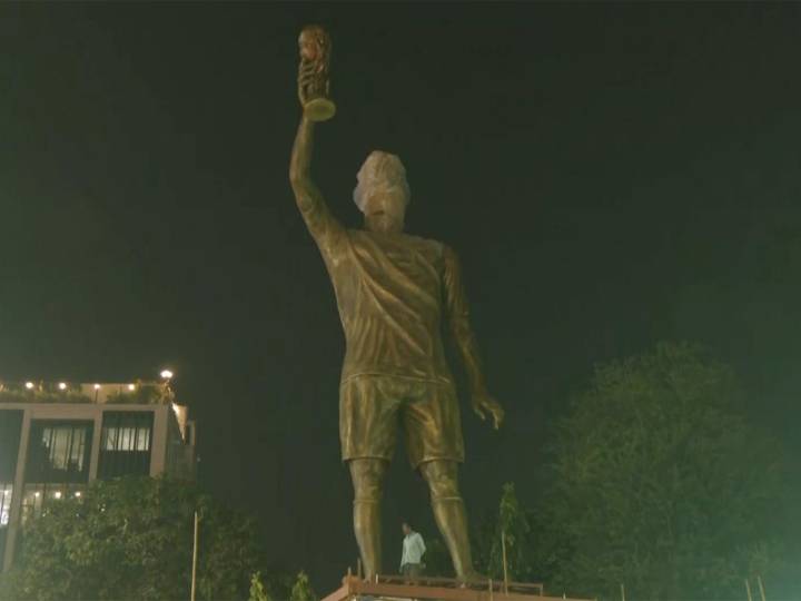 Kolkata: 70-foot iron statue of Messi unveiled