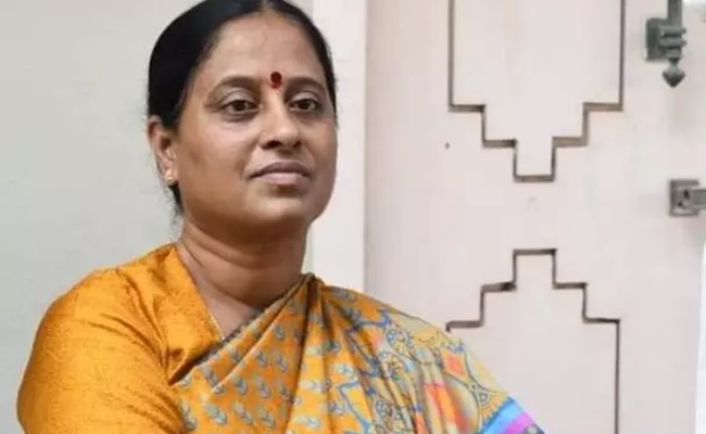 Incorrigible Konda Surekha boycotts party event