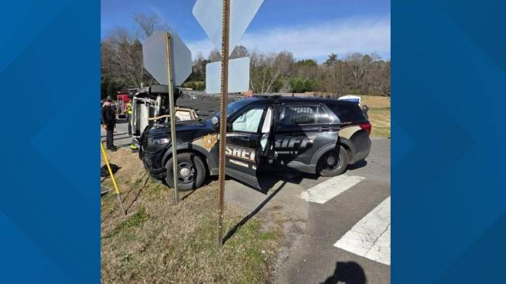 McMinn County deputy involved in crash while transporting arrestee