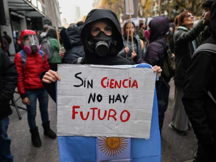 Avanza el cientificidio: el Gobierno de Milei anuló las convocatorias a proyectos de investigación