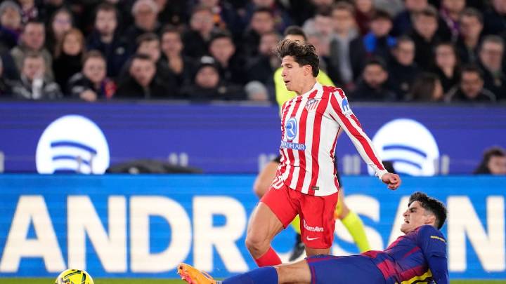 ¿Había roja en la entrada de Gerard Martín sobre Giuliano? Iturralde González resuelve la polémica del Barça