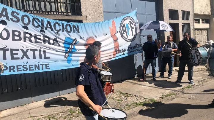 Cierra una fábrica textil en Lanús y despide a 50 trabajadores
