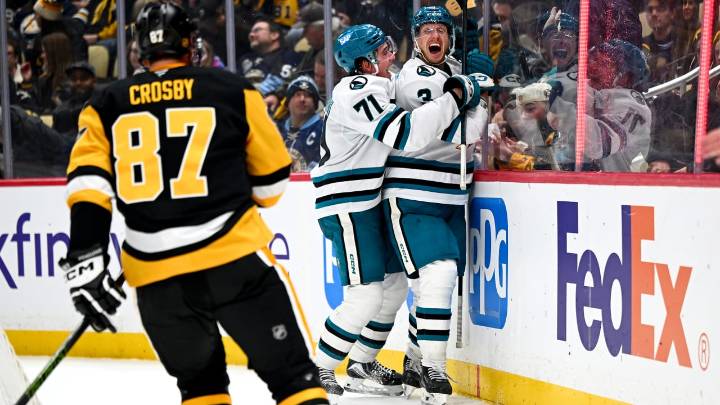 Sharks rally from down 4 in 3rd, top Penguins in OT