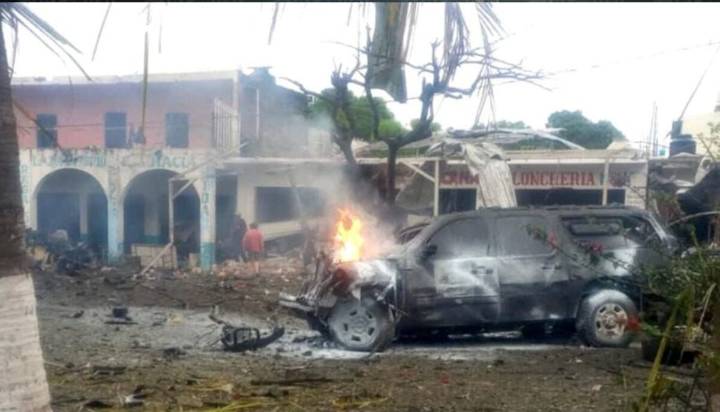 Estalla coche bomba afuera de comandancia en Michoacán: deja varios muertos y heridos