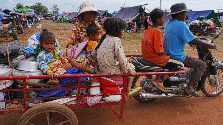 Camboya y Tailandia descartan un alto el fuego inmediato a pesar de los más de 20 muertos y el medio millón de desplazados