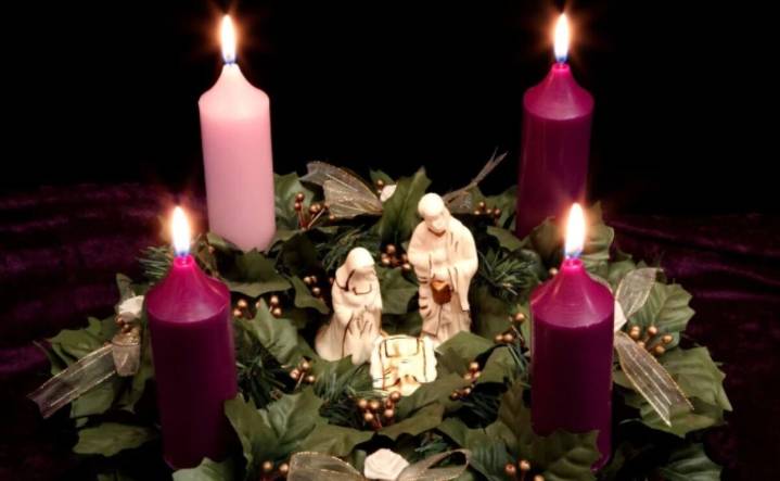 Corona de Adviento 2025: ¿cuándo se enciende la segunda vela y qué color toca?