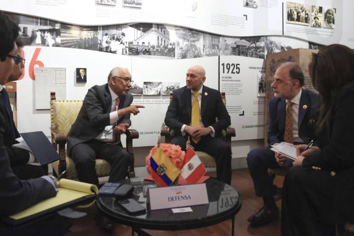 Ministros de Defensa de Perú y Ecuador reforzaron cooperación bilateral