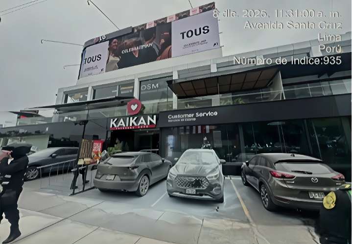 Ataque con artefacto incendiario alarma Miraflores y daña vehículo frente a restaurante Nikkei