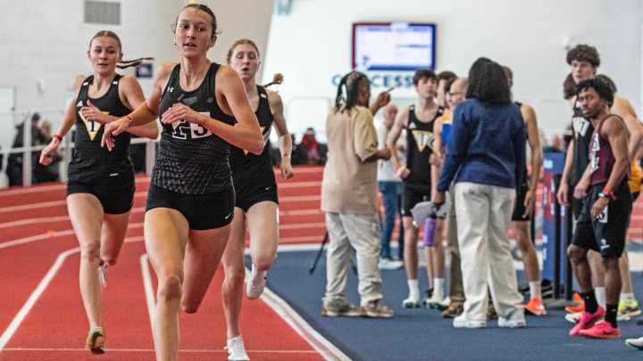 Padua's Anna Bockius runs Delaware indoor girls 3,200 record