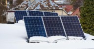 Un ingenioso invento desafía a uno de los enemigos de la energía solar: la nieve 