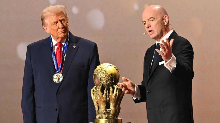 Polémico momento: FIFA entrega su primer Premio de la P...