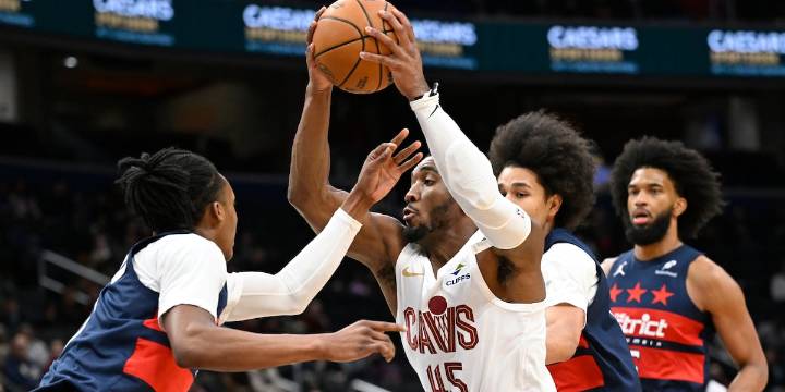 Mitchell scores 24 of his 48 points in the 4th quarter to rally Cavaliers past Wizards 130