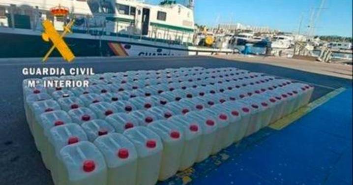 Málaga corta el suministro al narco: incautan 10.000 litros de gasolina y seis lanchas de apoyo