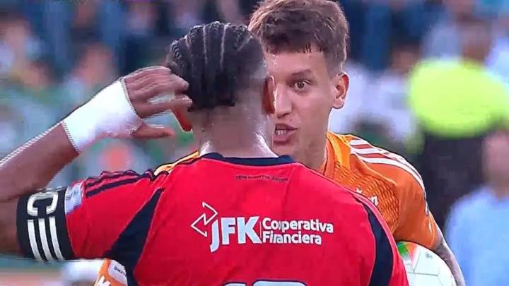 Washington Aguerre no solo pelea con sus rivales: discutió con un compañero de Medellín