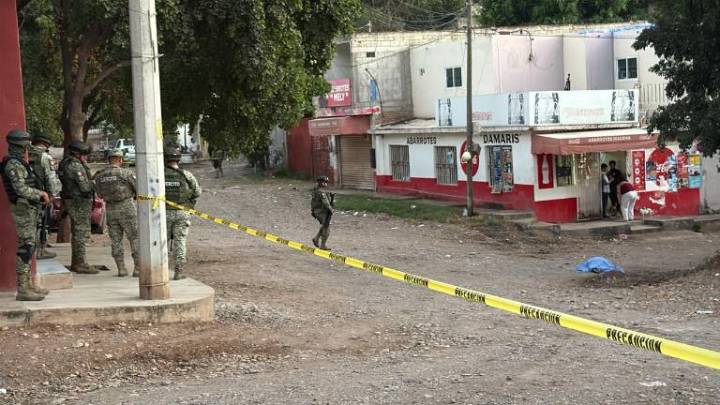 Asesinan a balazos a un hombre frente a una tienda en la colonia Buenos Aires, en Culiacán