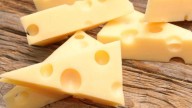 Alerta sanitaria: ANMAT y SENASA advierten de riesgos por una bacteria en un queso de consumo masivo
