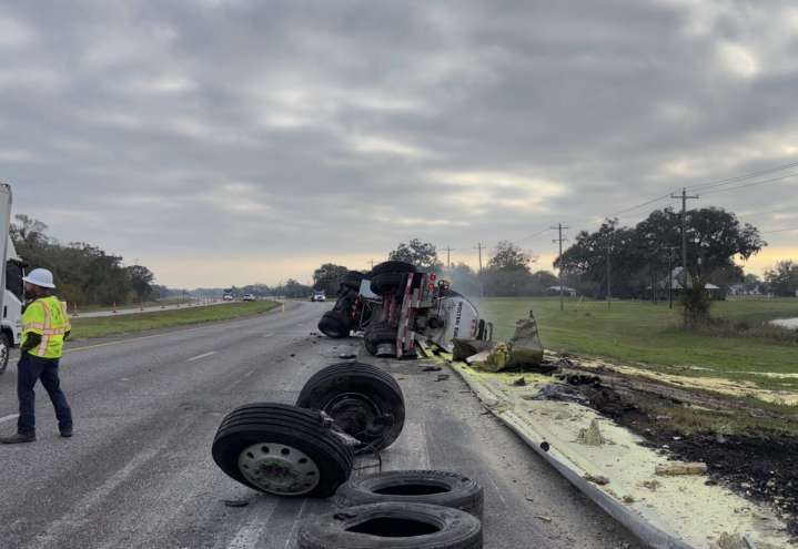More than a thousand gallons of molten sulfur spilled in Brazoria County crash