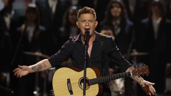 Alejandro Sanz revela en COPE cómo la música le salvó de su crisis de salud mental: "En el escenario me siento a salvo, me siento en casa, me siento bien"