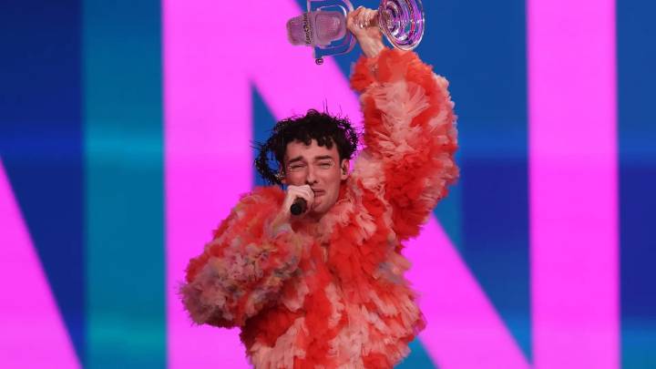 El ganador de Eurovisión 2024 devuelve su trofeo tras dejar que Israel participe: "Ya no me pertenece"