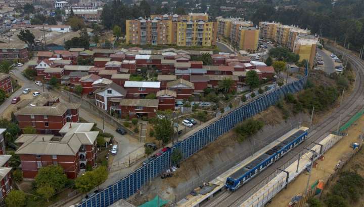 EFE Valparaíso evalúa cartera de inversiones a futuro, pero no menciona promesa de Jara de soterrar el tren en Quilpué y Villa Alemana